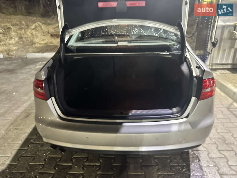 Седан Audi A4 2012 в Львове