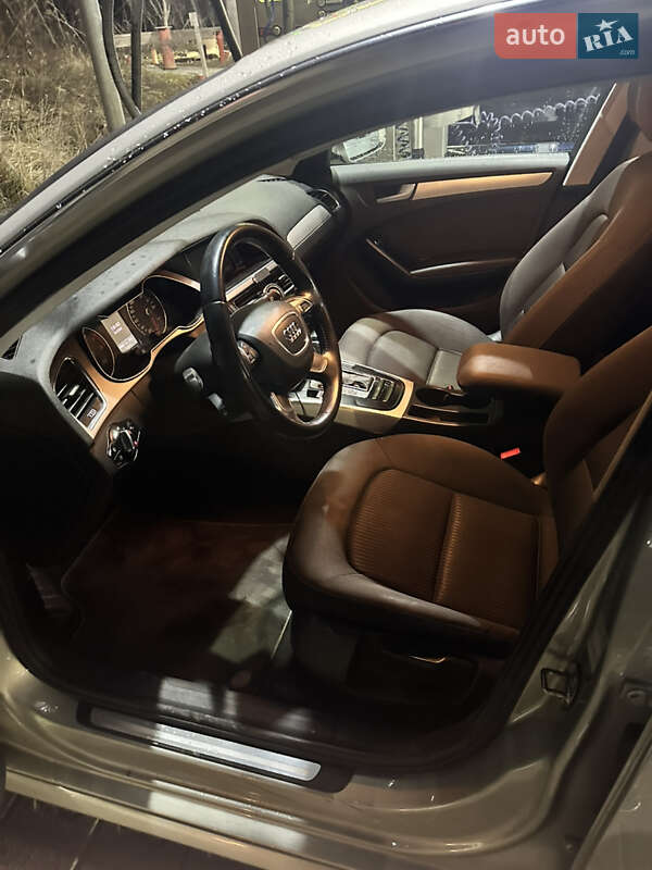 Седан Audi A4 2012 в Львові