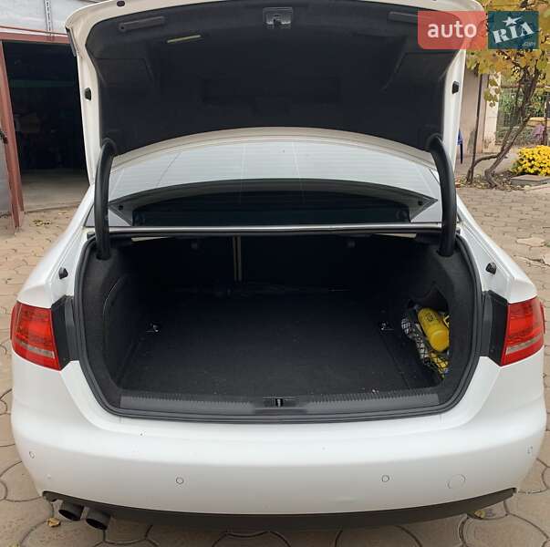 Седан Audi A4 2011 в Кривому Розі