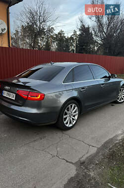 Седан Audi A4 2012 в Бучі