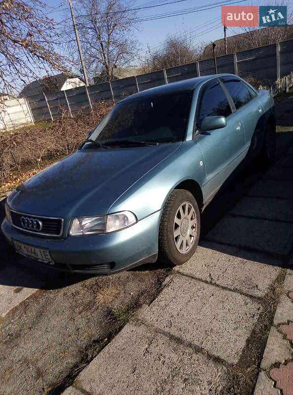 Седан Audi A4 1998 в Ровно