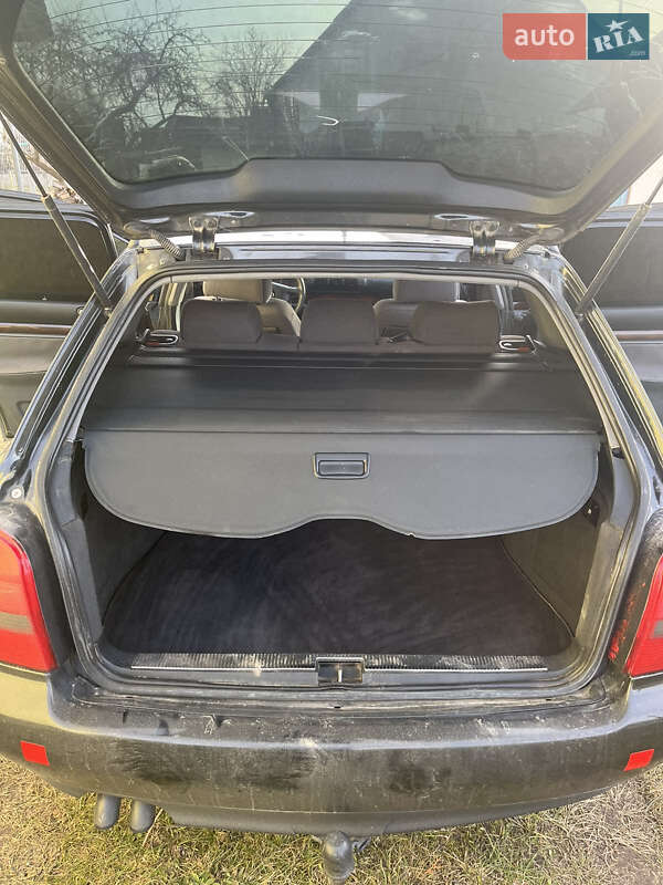 Универсал Audi A4 1998 в Рафаловке