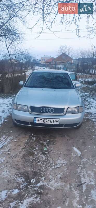 Седан Audi A4 1996 в Новом Ярычеве