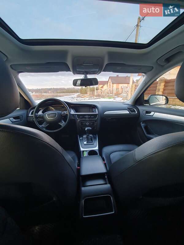 Седан Audi A4 2013 в Луцке