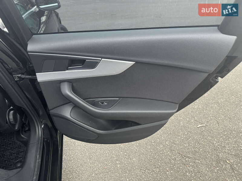 Седан Audi A4 2016 в Киеве