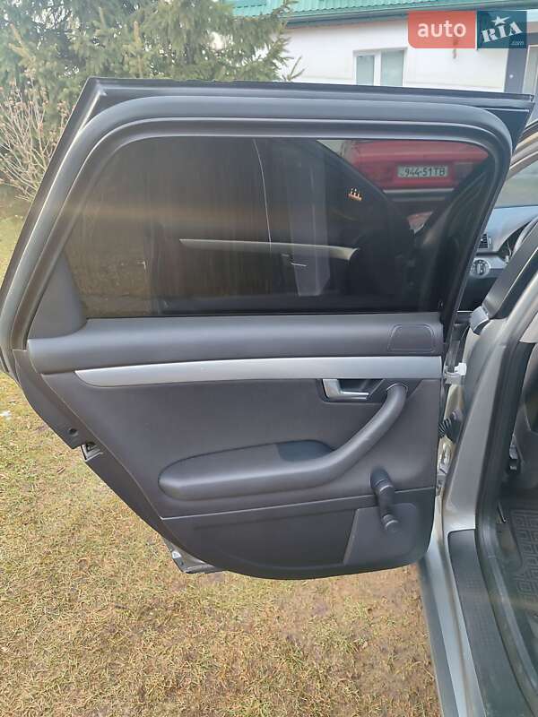 Универсал Audi A4 2004 в Новояворовске