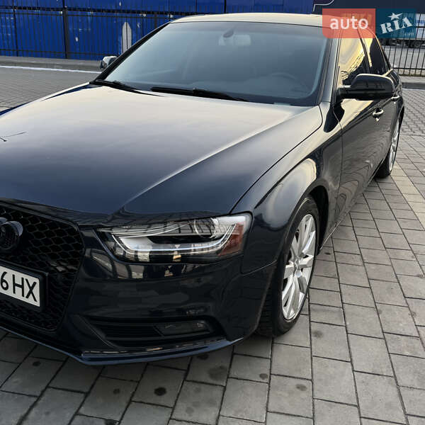 Седан Audi A4 2012 в Ивано-Франковске