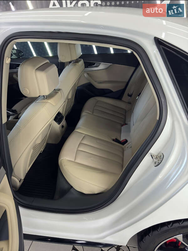 Седан Audi A4 2016 в Одессе