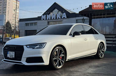 Седан Audi A4 2016 в 