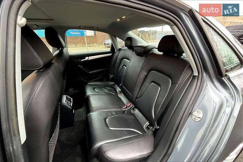 Седан Audi A4 2015 в Львове