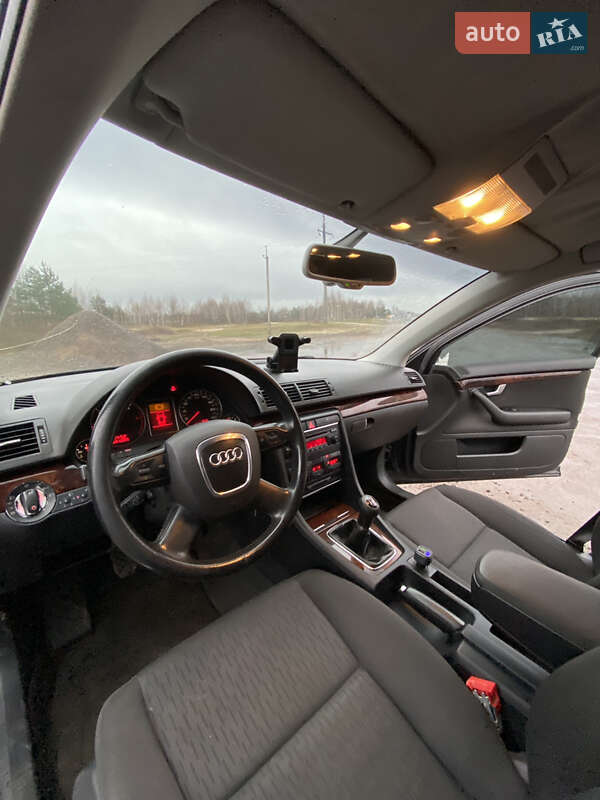 Седан Audi A4 2006 в Ровно