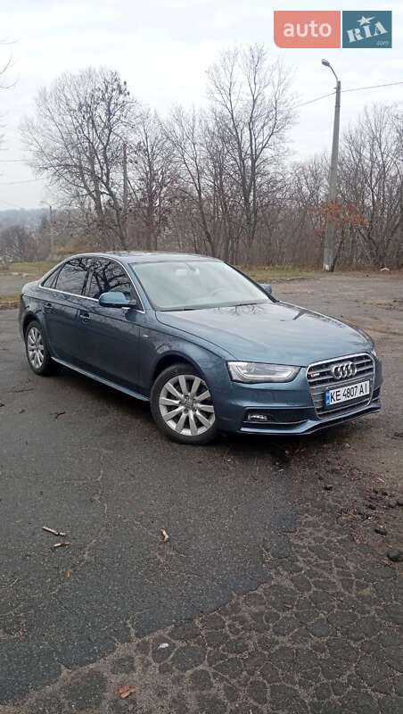 Седан Audi A4 2015 в Днепре