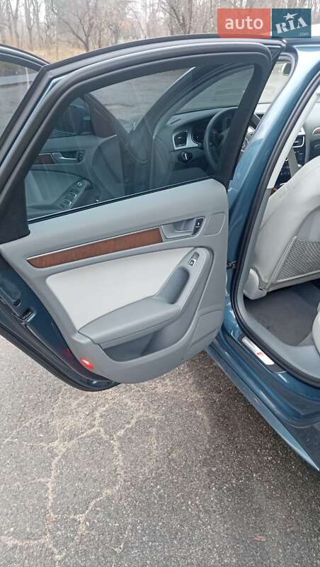 Седан Audi A4 2015 в Днепре