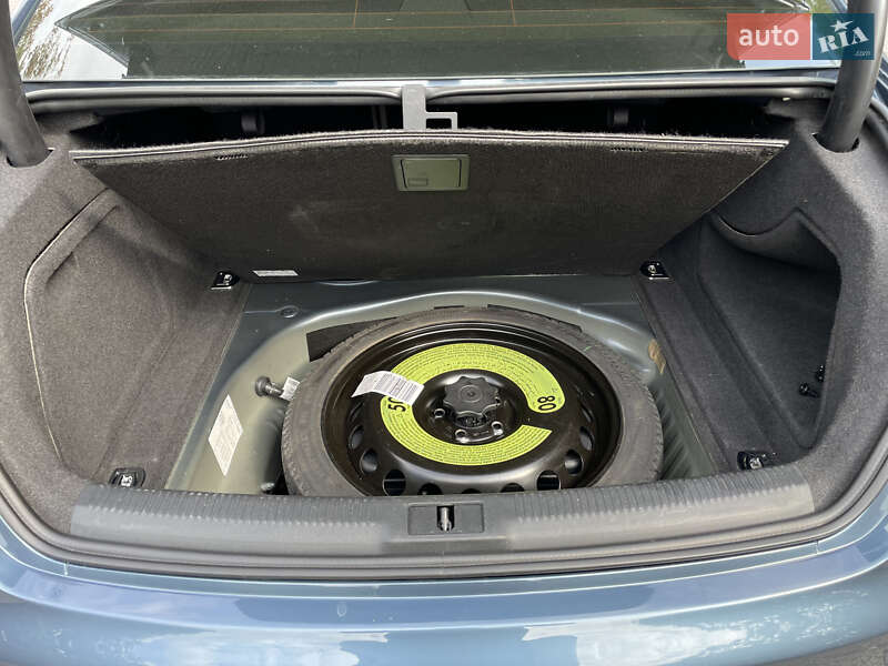 Седан Audi A4 2015 в Днепре
