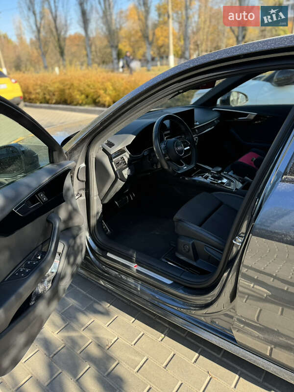 Седан Audi A4 2021 в Кропивницком
