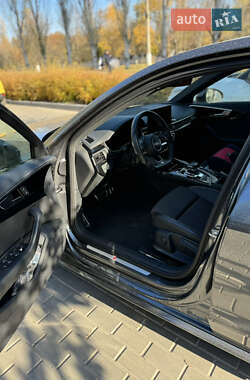 Седан Audi A4 2021 в 
