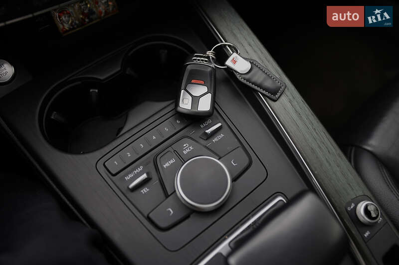 Седан Audi A4 2018 в Полтаві