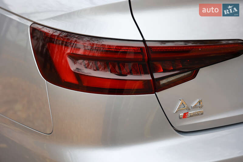 Седан Audi A4 2018 в Полтаві