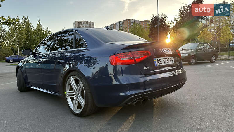 Седан Audi A4 2013 в Днепре
