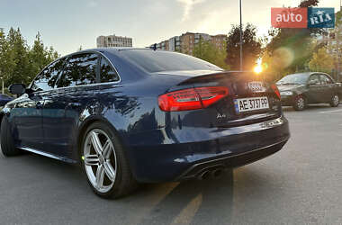 Седан Audi A4 2013 в 