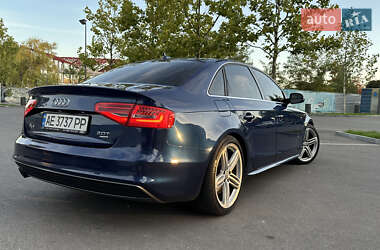 Седан Audi A4 2013 в 