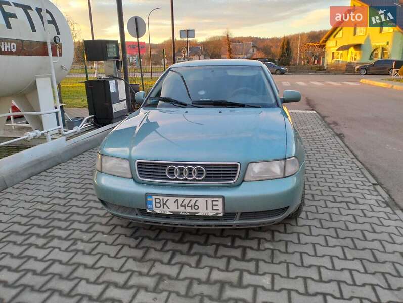 Седан Audi A4 1998 в Ровно