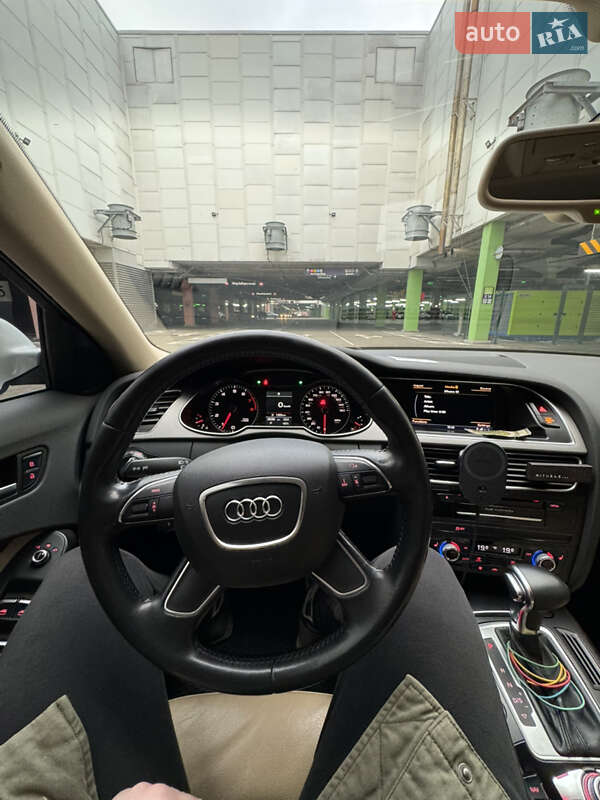 Седан Audi A4 2013 в Киеве