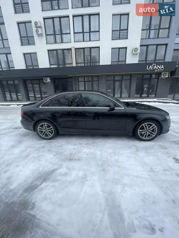 Седан Audi A4 2009 в Новояворовске