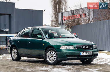 Седан Audi A4 1998 в Ужгороді