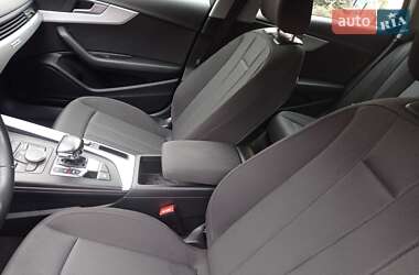 Универсал Audi A4 2018 в 