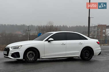 Седан Audi A4 2022 в Бучі