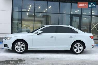 Седан Audi A4 2018 в Львове