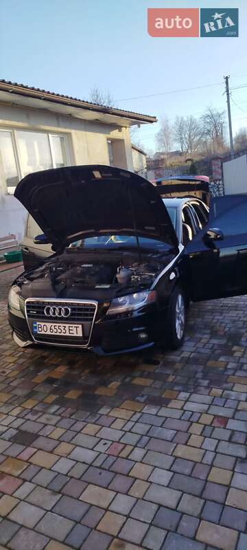 Седан Audi A4 2011 в Волочиську
