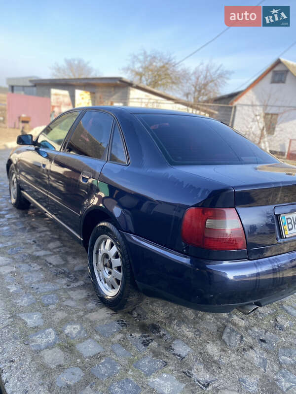 Седан Audi A4 1999 в Костополе