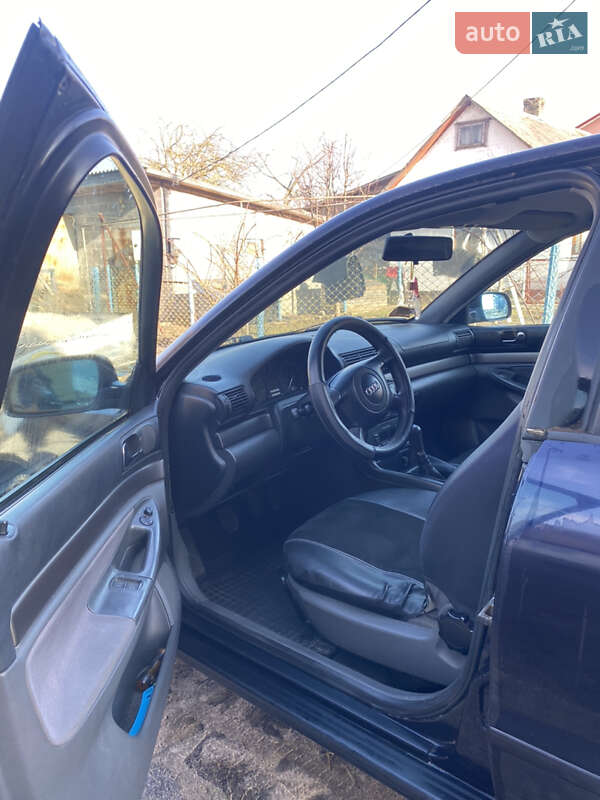 Седан Audi A4 1999 в Костополе