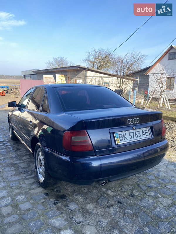Седан Audi A4 1999 в Костополе