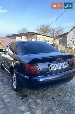 Седан Audi A4 1999 в 