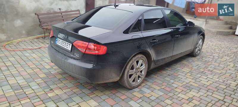 Седан Audi A4 2011 в Волочиську