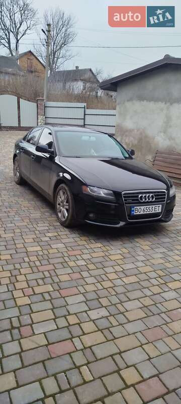 Седан Audi A4 2011 в Волочиську