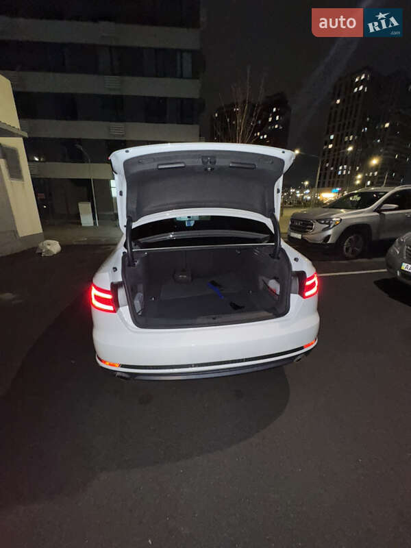 Седан Audi A4 2018 в Киеве