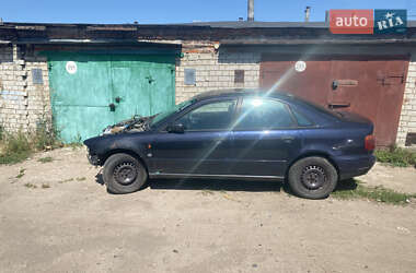 Седан Audi A4 1996 в Чернигове