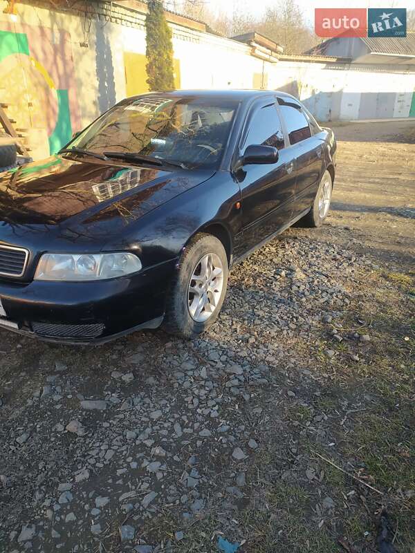 Седан Audi A4 1995 в 
