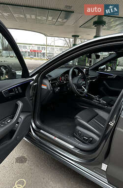 Седан Audi A4 2020 в 