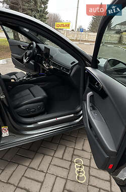 Седан Audi A4 2020 в 