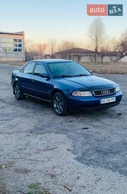 Седан Audi A4 1996 в Каменском