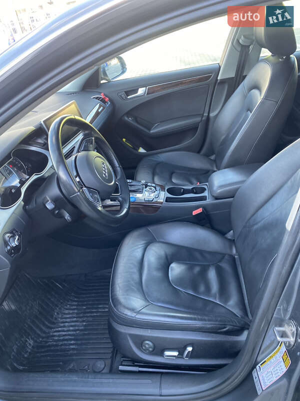 Седан Audi A4 2015 в Ивано-Франковске