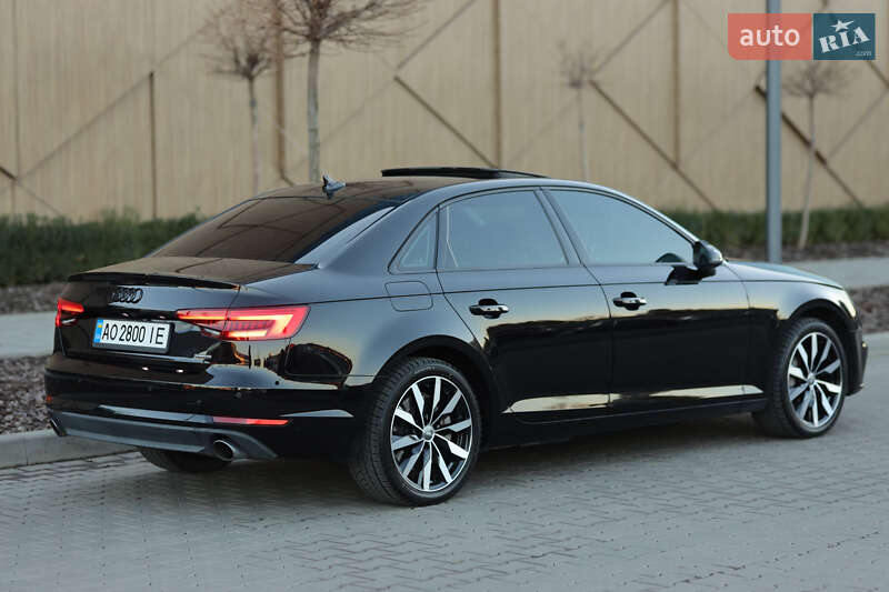 Седан Audi A4 2016 в Мукачево