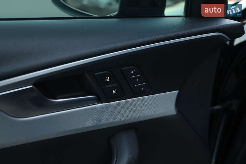 Седан Audi A4 2016 в Мукачево