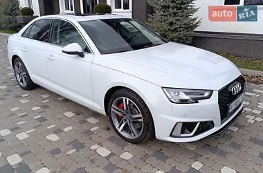 Седан Audi A4 2016 в Киеве