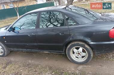 Седан Audi A4 1997 в Вижниці